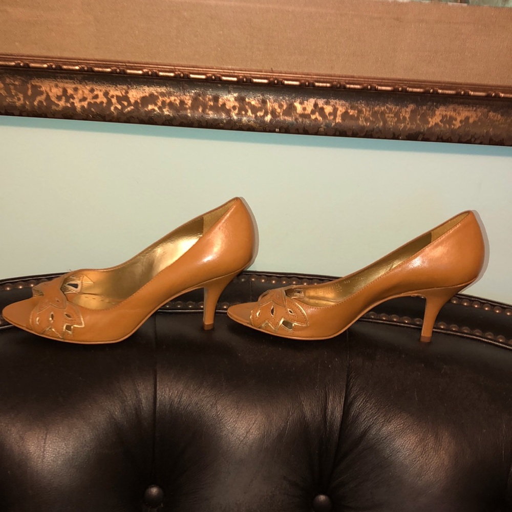 GIANNI BINI-RICH TAN COLOR PEEPTOE 31/4”HEELS EUC